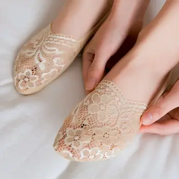 Ženské čipky ponožky výšivky Duté Kvet Ponožky s podrážkou mäkké 2019 nové Non-slip Silicone Priedušná Neviditeľná žena ponožky