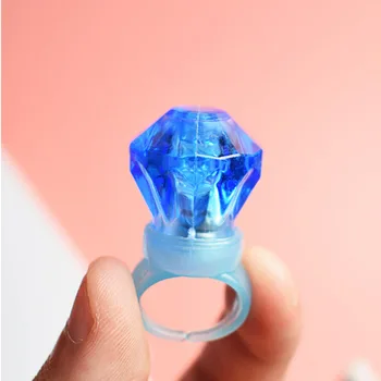 50pcs/veľa Svadobné, Vianočné Festival Strany sa rozsvieti Malé Plastové Hračky Blikajúce Diamantový Prsteň LED prst svetlá nočný klub Gadget