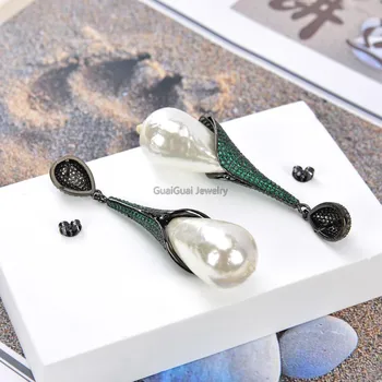 GuaiGuai Šperky Biela Sea Shell Perly Zelený CZ Pripraviť Kovová Stud Náušnice
