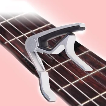 Ideálny Ľudovej Akustická Gitara Navodiť Zmenu Capo Striebro