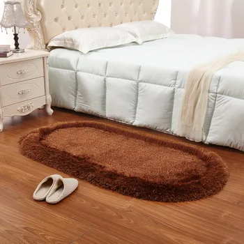 Úsek hodvábne koberce podlahové rohože obývacej izby, spálne, konferenčný stolík, nočné rohože