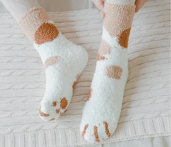 Cartoon coral velvet ponožky mačka packa ponožky thickning dospelých ponožky pre domáce nosenie priemerná veľkosť cartoon dlhé ponožky 5 párov/veľa