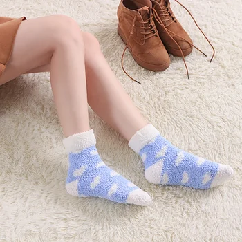 Ženy Móda Jeseň Zima Coral Velvet Ponožky Hrubé Teplé Froté v tvare Srdca Roztomilé Ponožky Cuffed Pol Velvet Pohodlné Ponožky