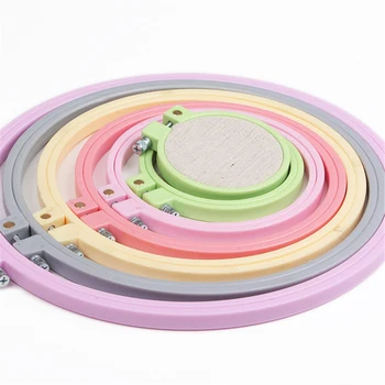 Výšivky Rám Plastového Kruhu Cross-Stitch Hoop Krúžok Domov Ručné DIY Nástroj, Vnútorný priemer 15 cm Farba Náhodný