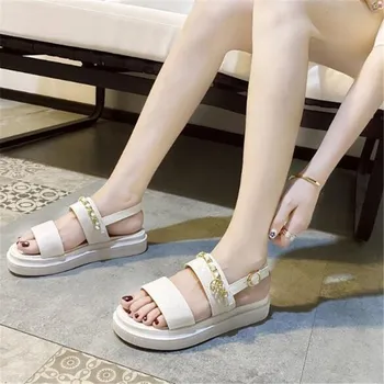 Nové dámske sandále módy s plochým dnom, ľahké, pohodlné a priedušná all-zápas bežné prechádzky sandály ženy