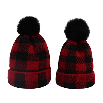 Nové teplé zimné Rodič-Dieťa pletené klobúk 2 ks Vianočný Cap Žena Skullies Čiapočku Spp Vianoce Pompom Čiapky pre Ženy a deti Darčeky